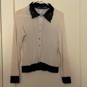 NWOT airport button down top size: M